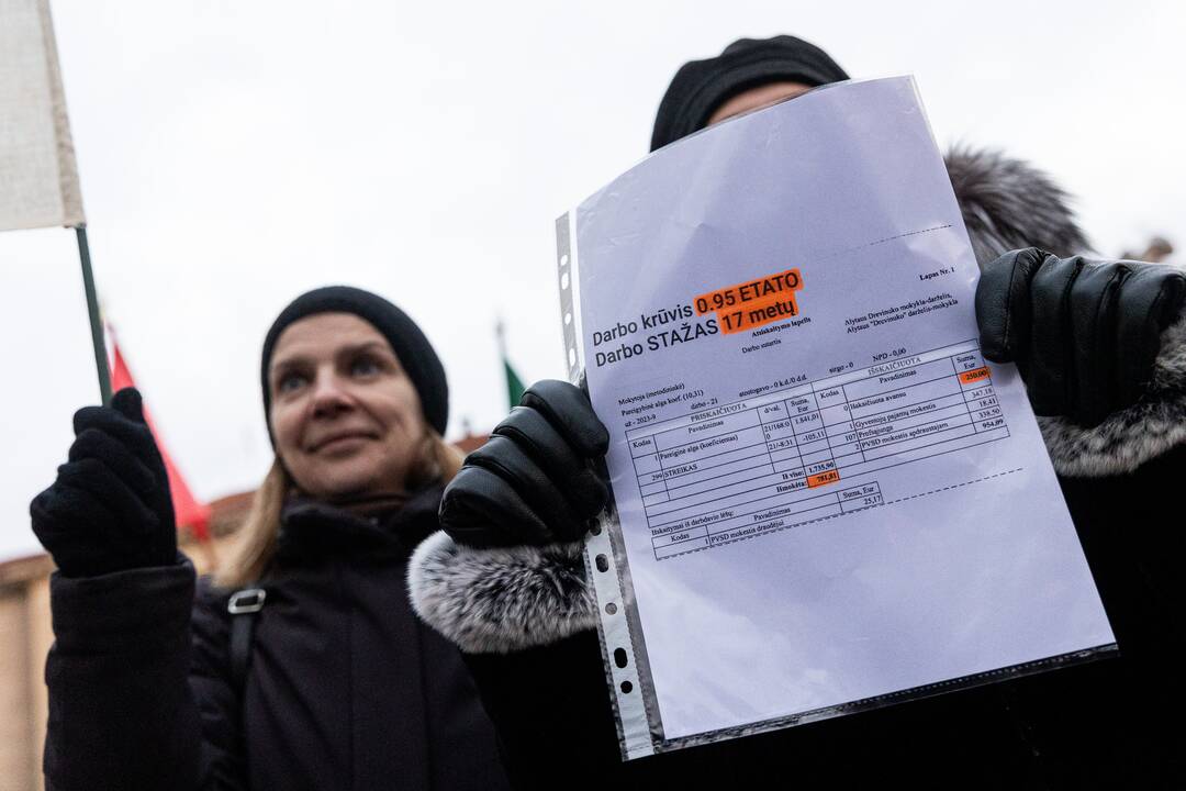 Mokytojai atnaujino streiką: prie Seimo – mitingas