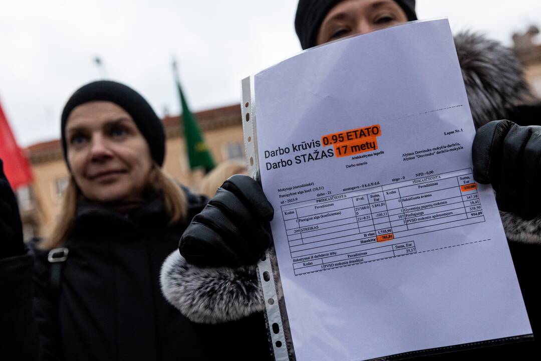 Mokytojai atnaujino streiką: prie Seimo – mitingas