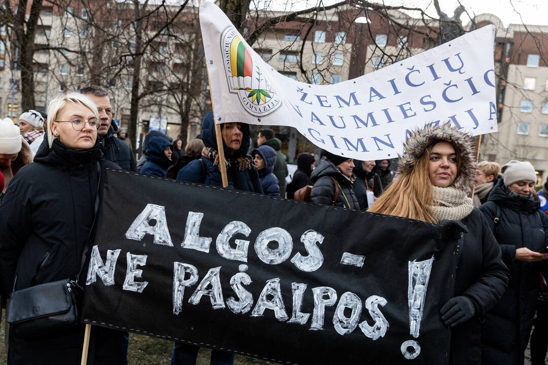Mokytojai atnaujino streiką: prie Seimo – mitingas