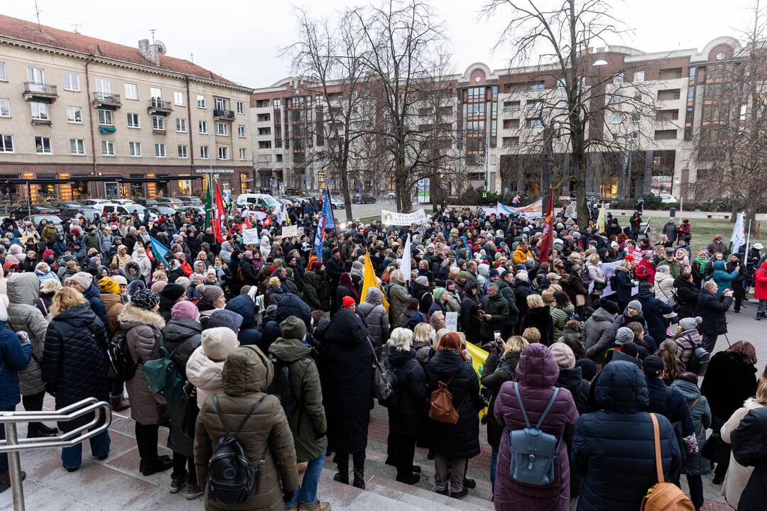 Mokytojai atnaujino streiką: prie Seimo – mitingas