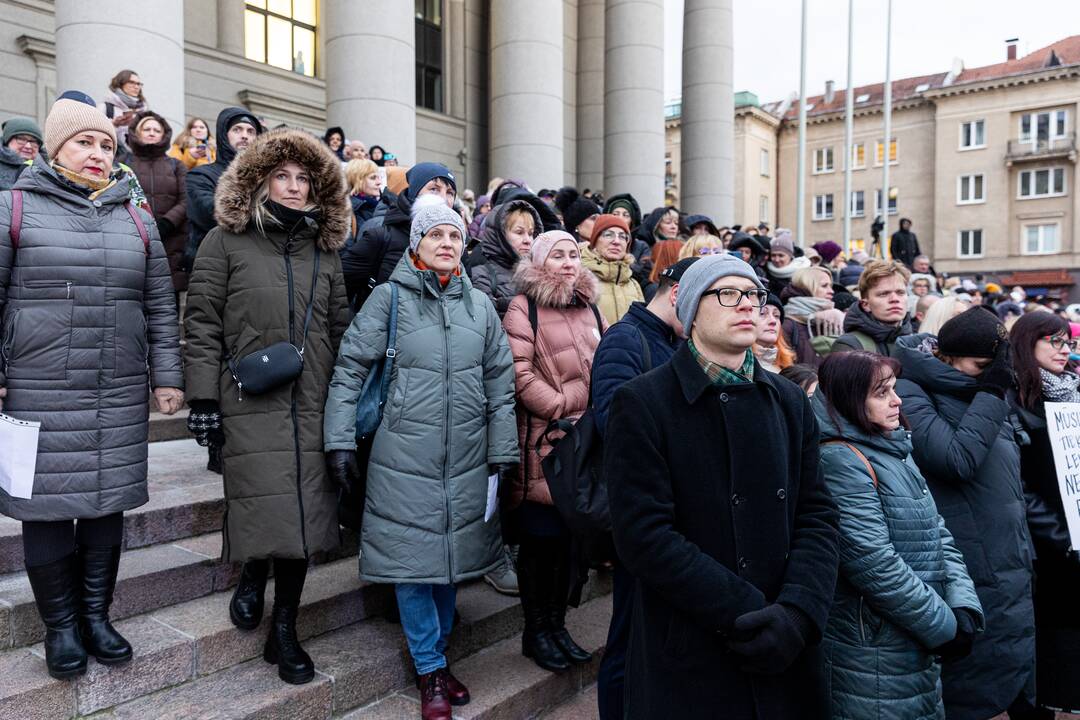 Mokytojai atnaujino streiką: prie Seimo – mitingas