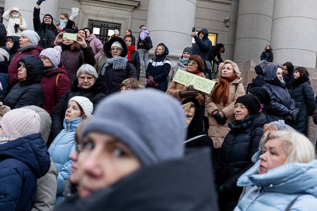 Mokytojai atnaujino streiką: prie Seimo – mitingas