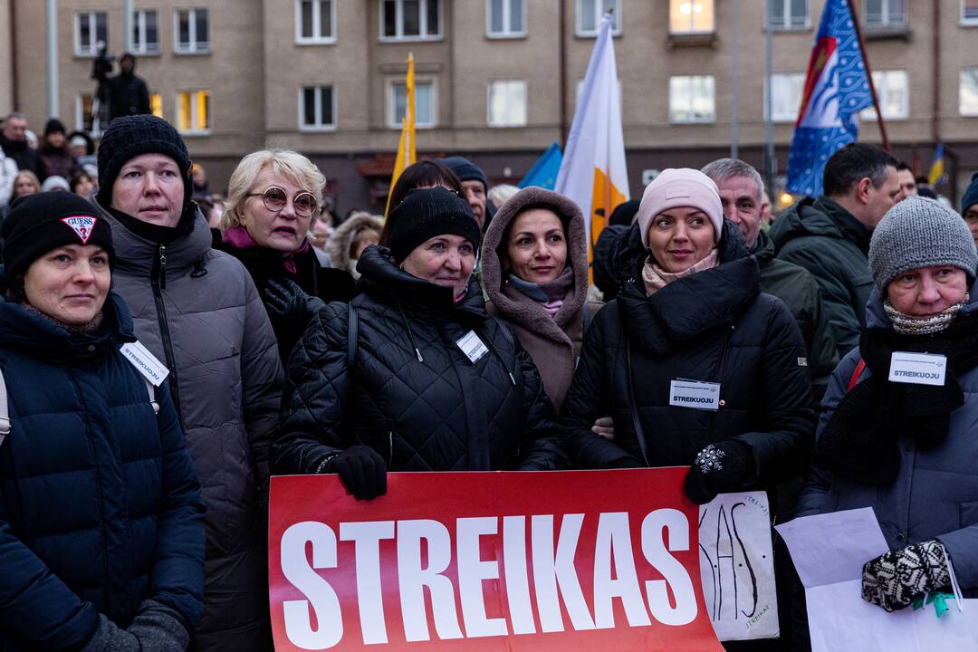 Mokytojai atnaujino streiką: prie Seimo – mitingas