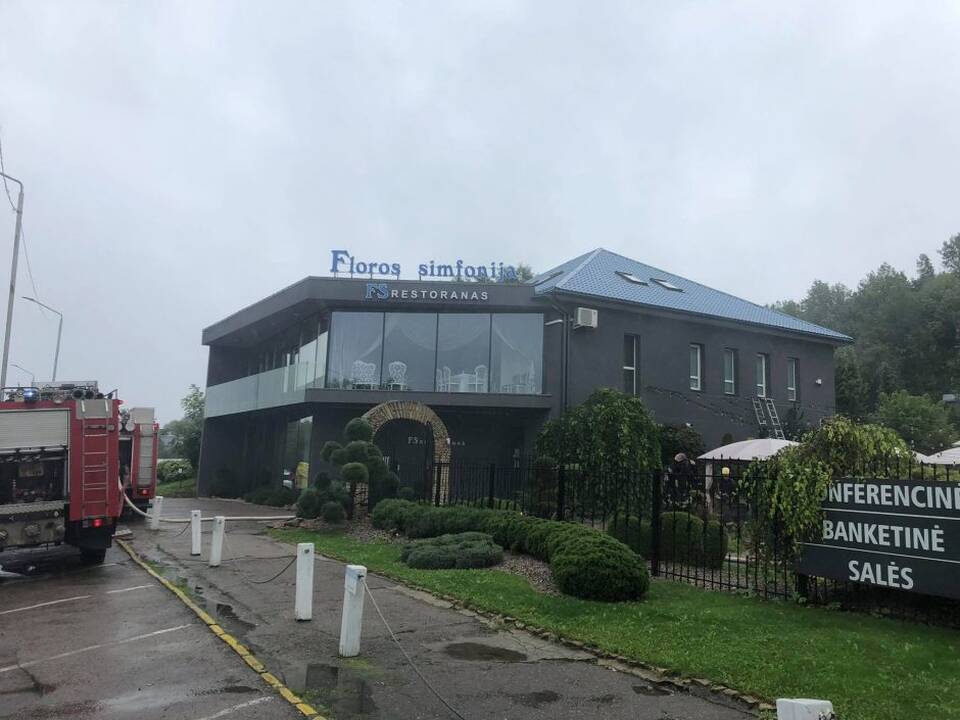 Restoranas „Floros simfonija“ paskendo dūmuose