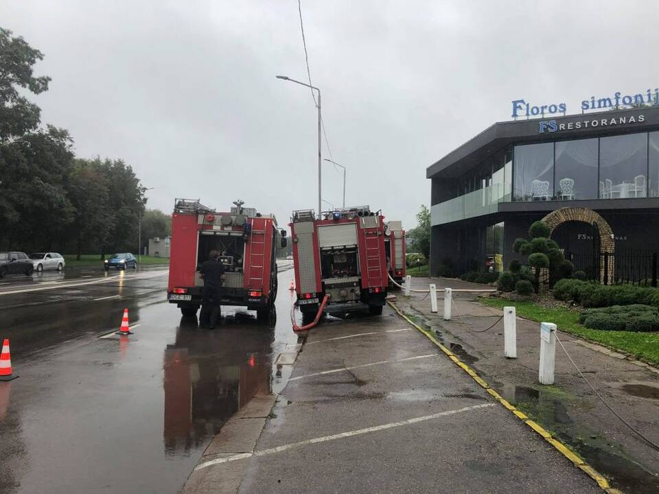Restoranas „Floros simfonija“ paskendo dūmuose