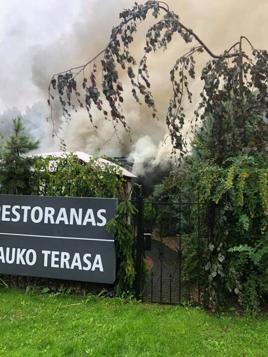 Restoranas „Floros simfonija“ paskendo dūmuose