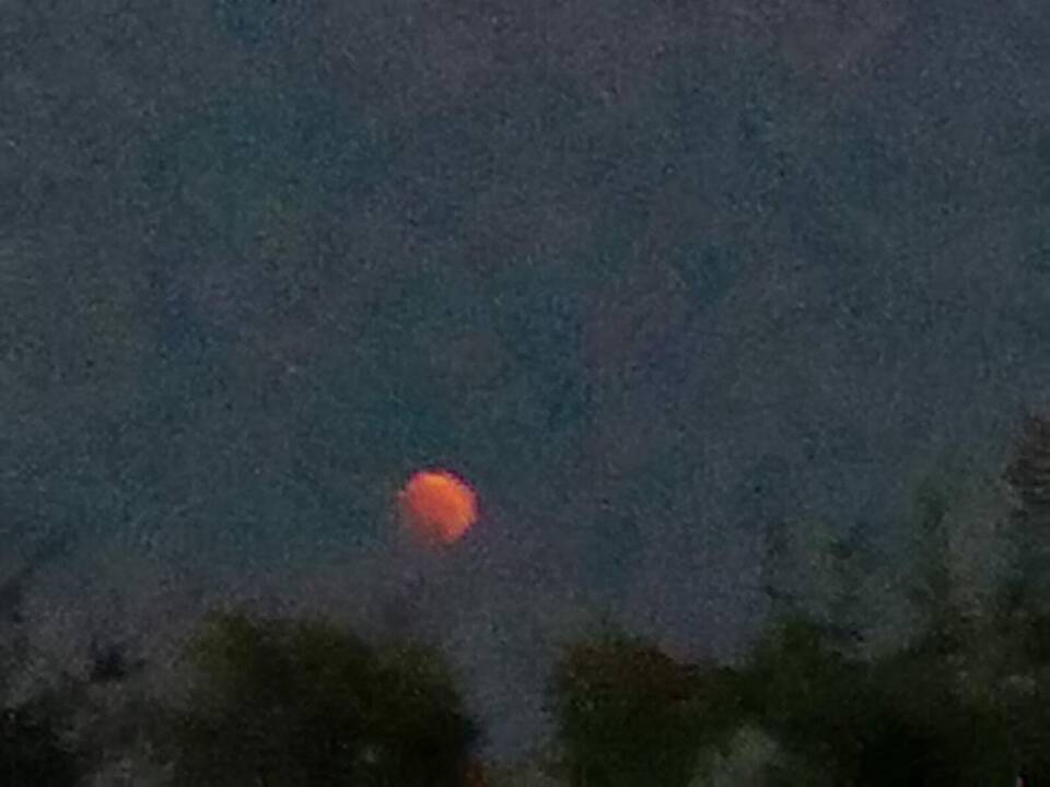 Pasaulis stebi ilgiausią Mėnulio užtemimą
