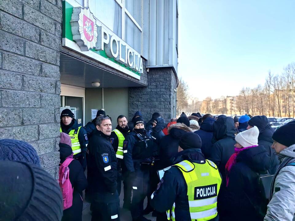 Kaune dingusios mergaitės paieškos ir vietovės