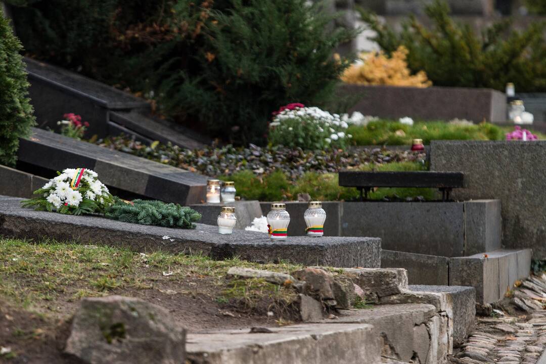 Rasų kapines tvarkanti Vilniaus savivaldybė Lenkijoje ieškos palaidotųjų giminaičių