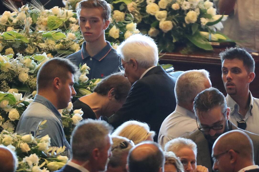 Genujoje sugriuvusio viaduko aukų laidotuvės