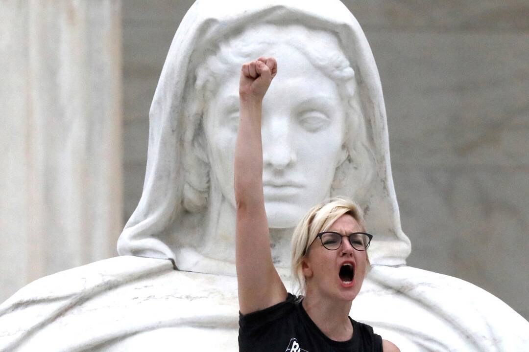 Brettas Kavanaugh (kairėje)