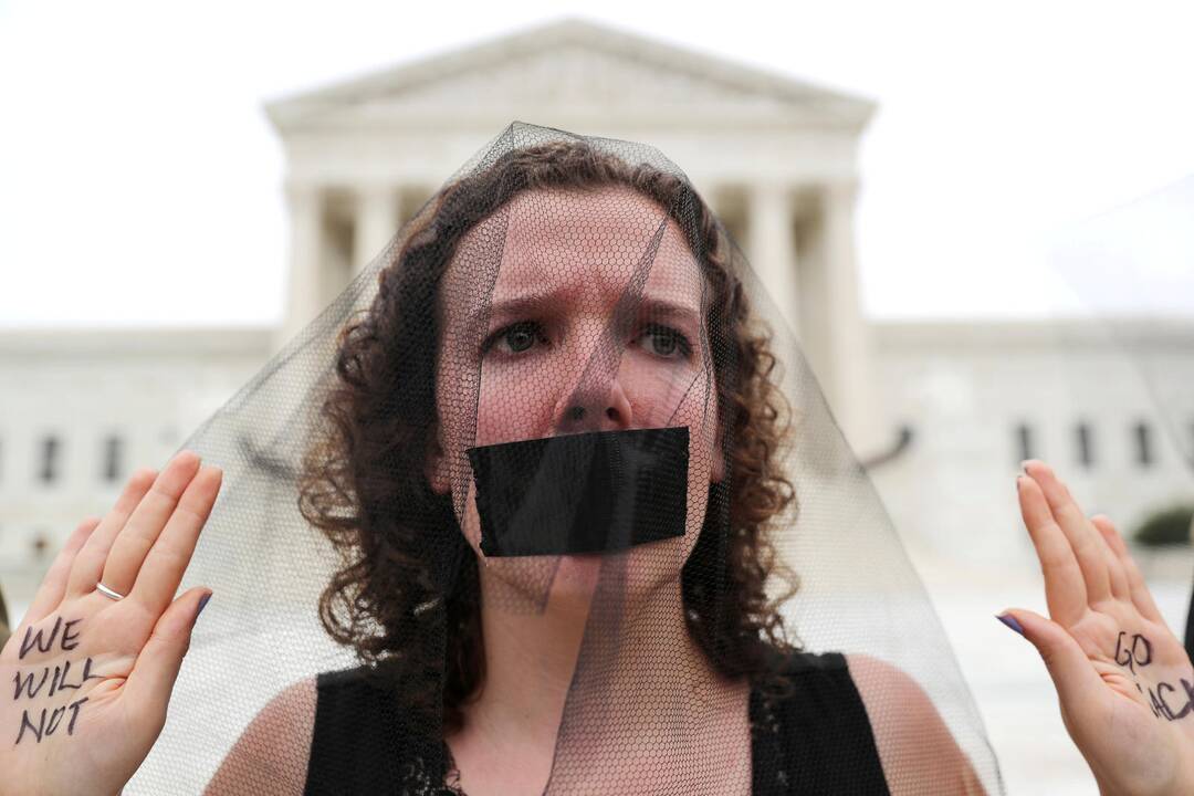 Brettas Kavanaugh (kairėje)