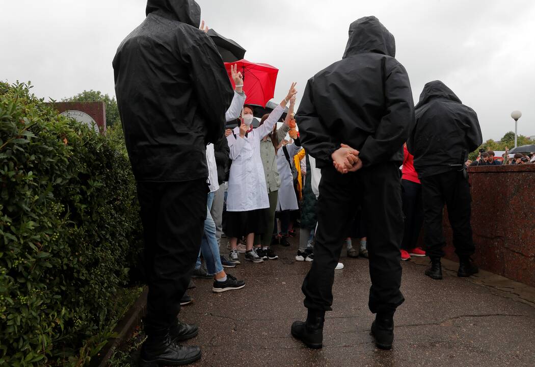Baltarusijoje vėl suiminėjami protestuotojai