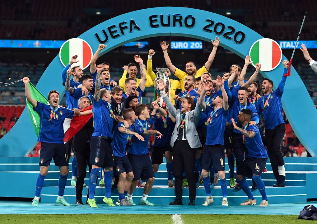 Europos futbolo sostą užėmė italai!