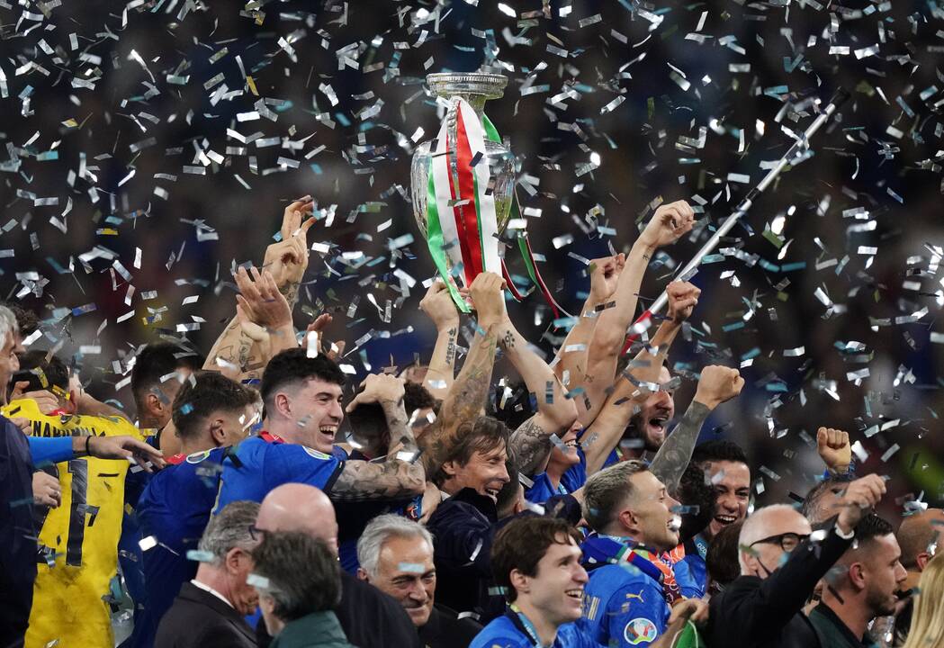 Europos futbolo sostą užėmė italai!