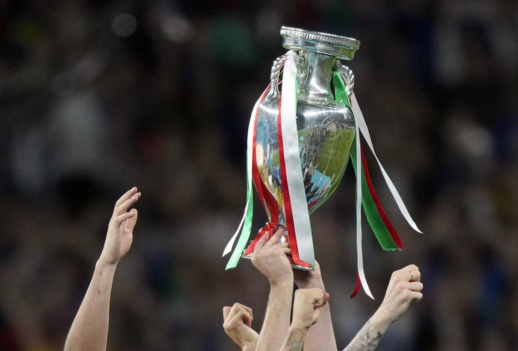 Europos futbolo sostą užėmė italai!