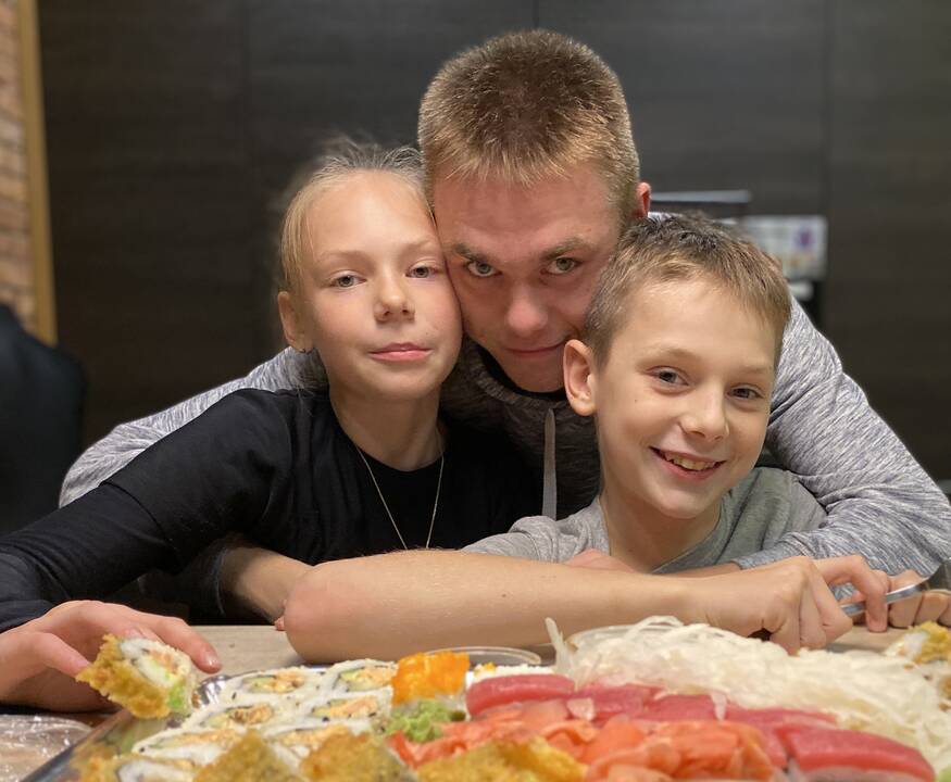 Trofėjai: dailiojo čiuožimo varžybose gyvuoja tradicija po pasirodymo čiuožėjams mesti ant ledo minkštą žaisliuką. Visi šie minkštukai skirti Agnei.