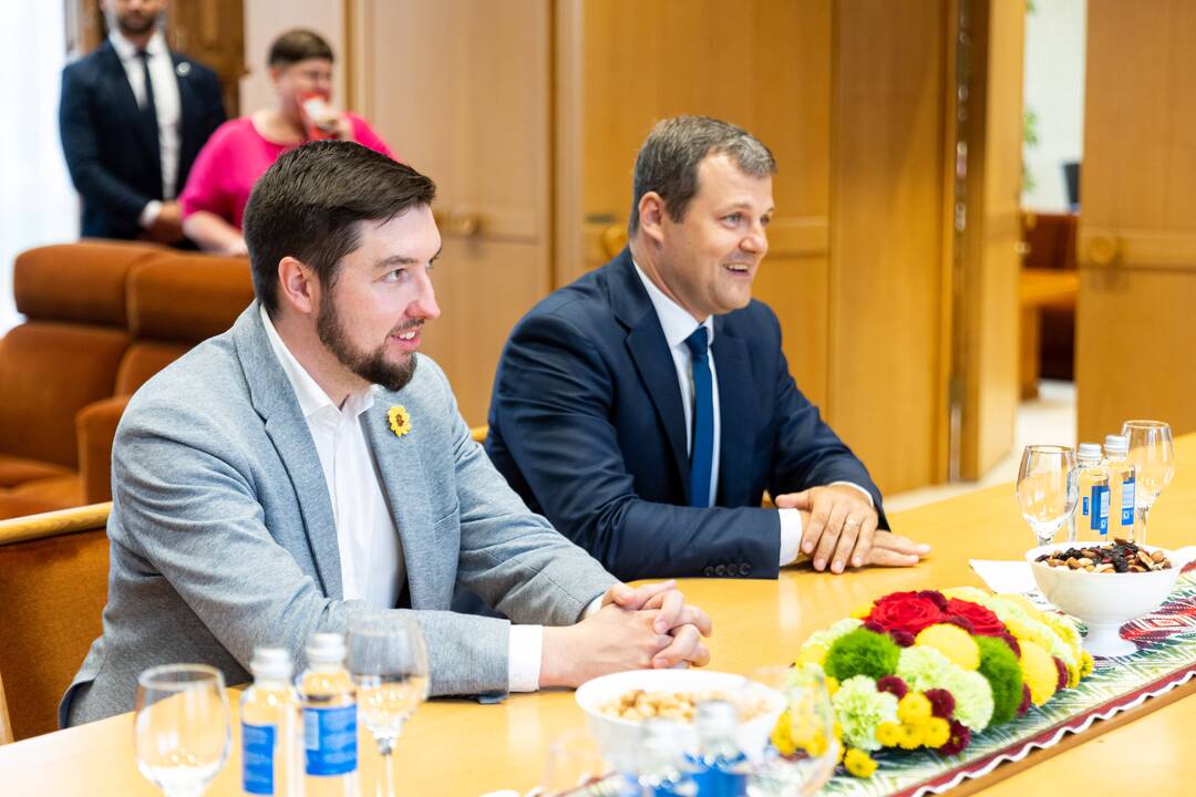 Seimo pirmininkės kabinete – Seimo dialogo grupės pasitarimas