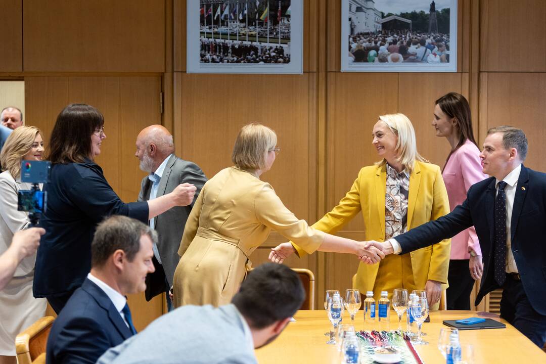 Seimo pirmininkės kabinete – Seimo dialogo grupės pasitarimas