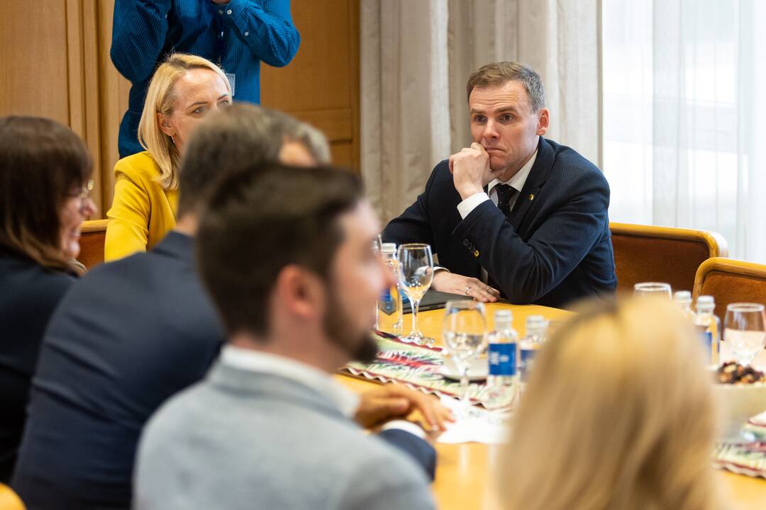 Seimo pirmininkės kabinete – Seimo dialogo grupės pasitarimas