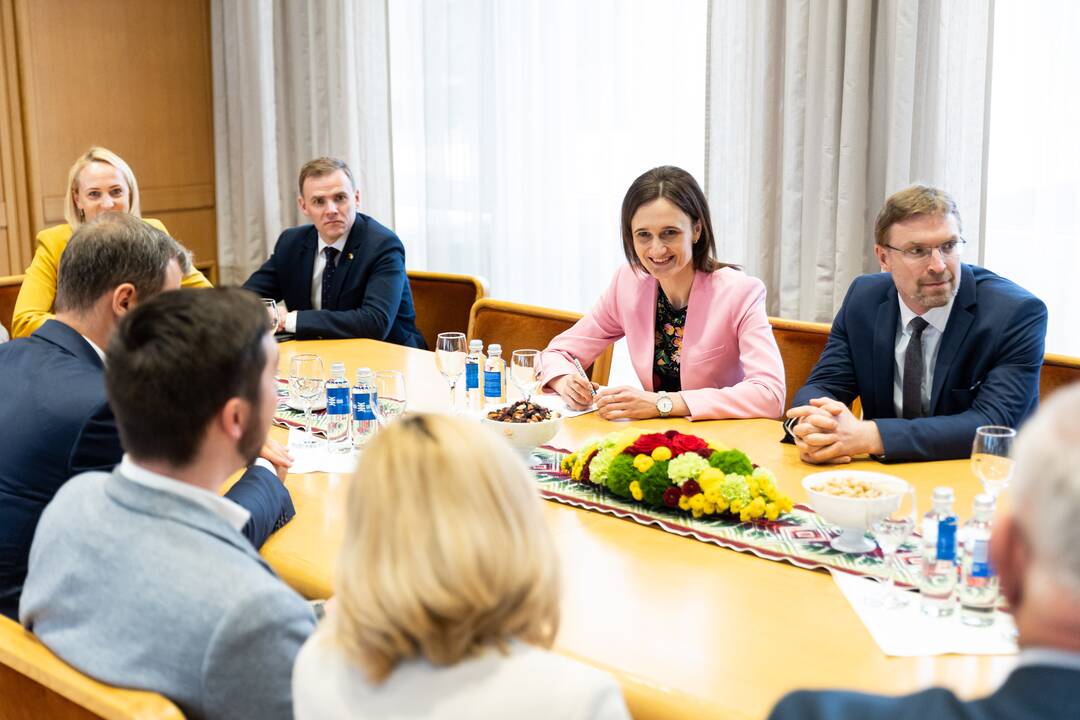 Seimo pirmininkės kabinete – Seimo dialogo grupės pasitarimas