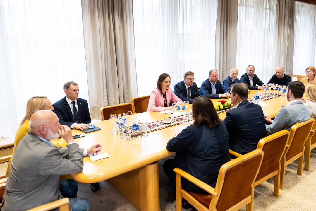 Seimo pirmininkės kabinete – Seimo dialogo grupės pasitarimas