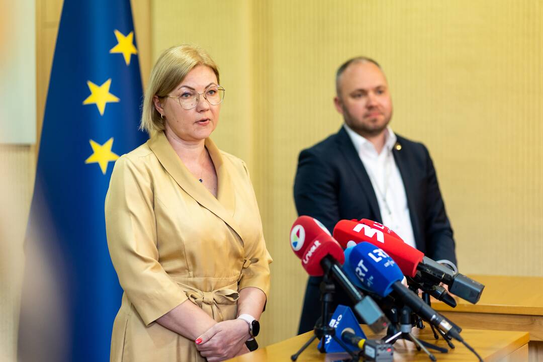 Seimo pirmininkės kabinete – Seimo dialogo grupės pasitarimas