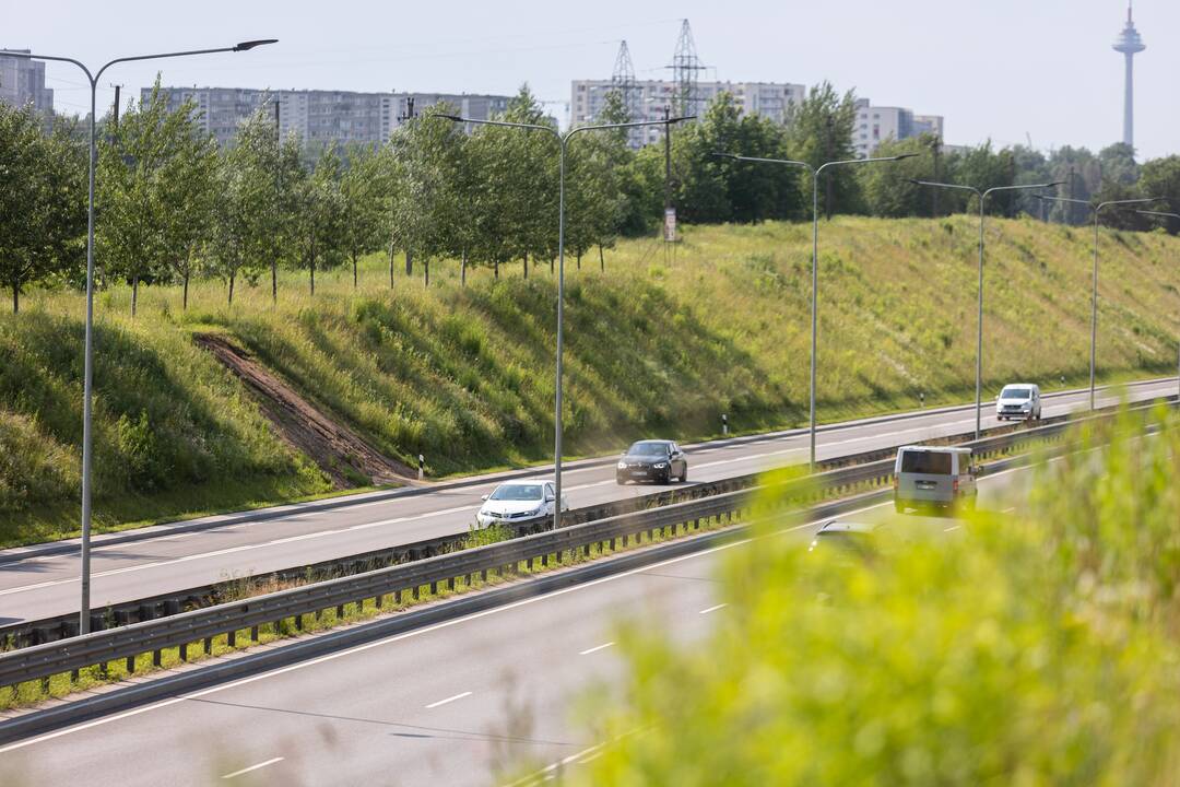 Liūties padariniai Vilniaus vakariniame aplinkkelyje