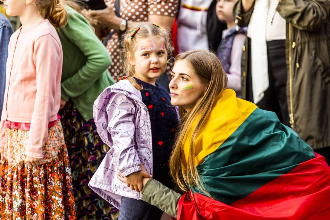 „Tautiškos giesmės“ giedojimas Vinco Kudirkos aikštėje