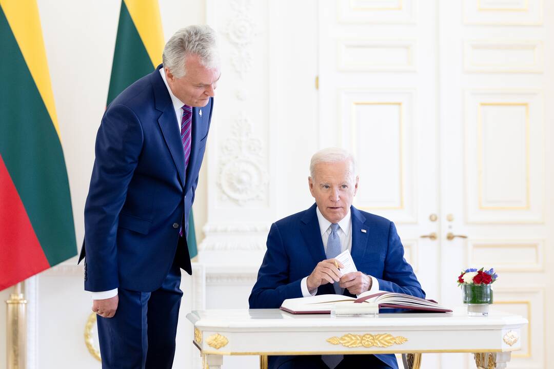J. Bidenas Vilniuje susitiko su G. Nausėda