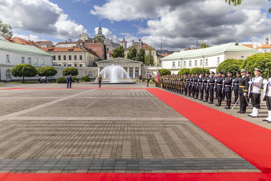 J. Bidenas Vilniuje susitiko su G. Nausėda