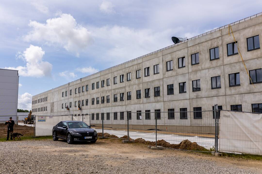 Prezidentas lankėsi karinio miestelio statybvietėje Pajūrio miestelyje