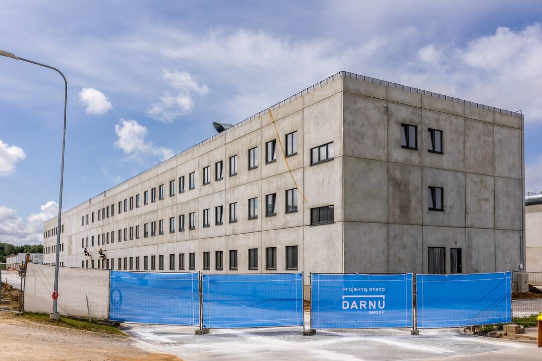 Prezidentas lankėsi karinio miestelio statybvietėje Pajūrio miestelyje