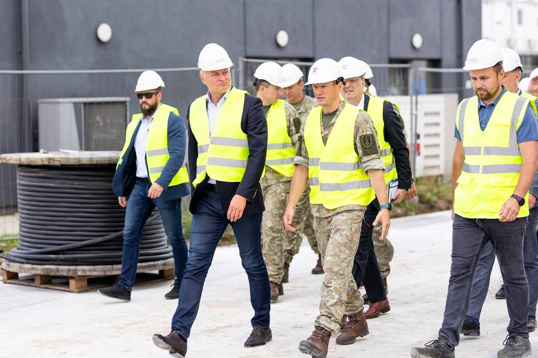 Prezidentas lankėsi karinio miestelio statybvietėje Pajūrio miestelyje