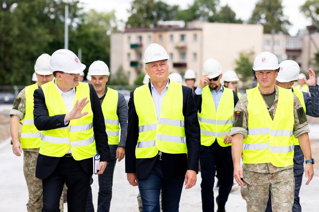 Prezidentas lankėsi karinio miestelio statybvietėje Pajūrio miestelyje