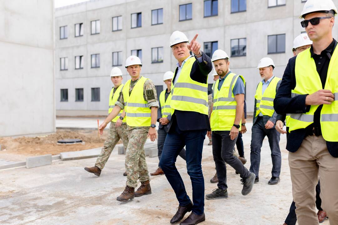 Prezidentas lankėsi karinio miestelio statybvietėje Pajūrio miestelyje