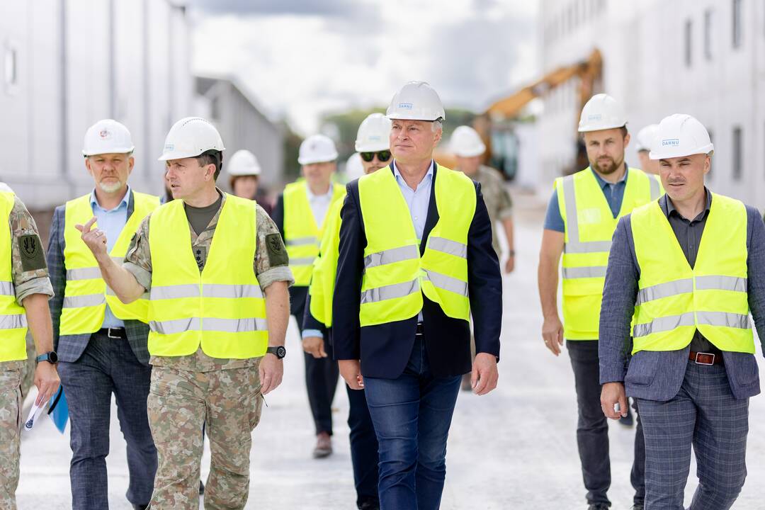 Prezidentas lankėsi karinio miestelio statybvietėje Pajūrio miestelyje