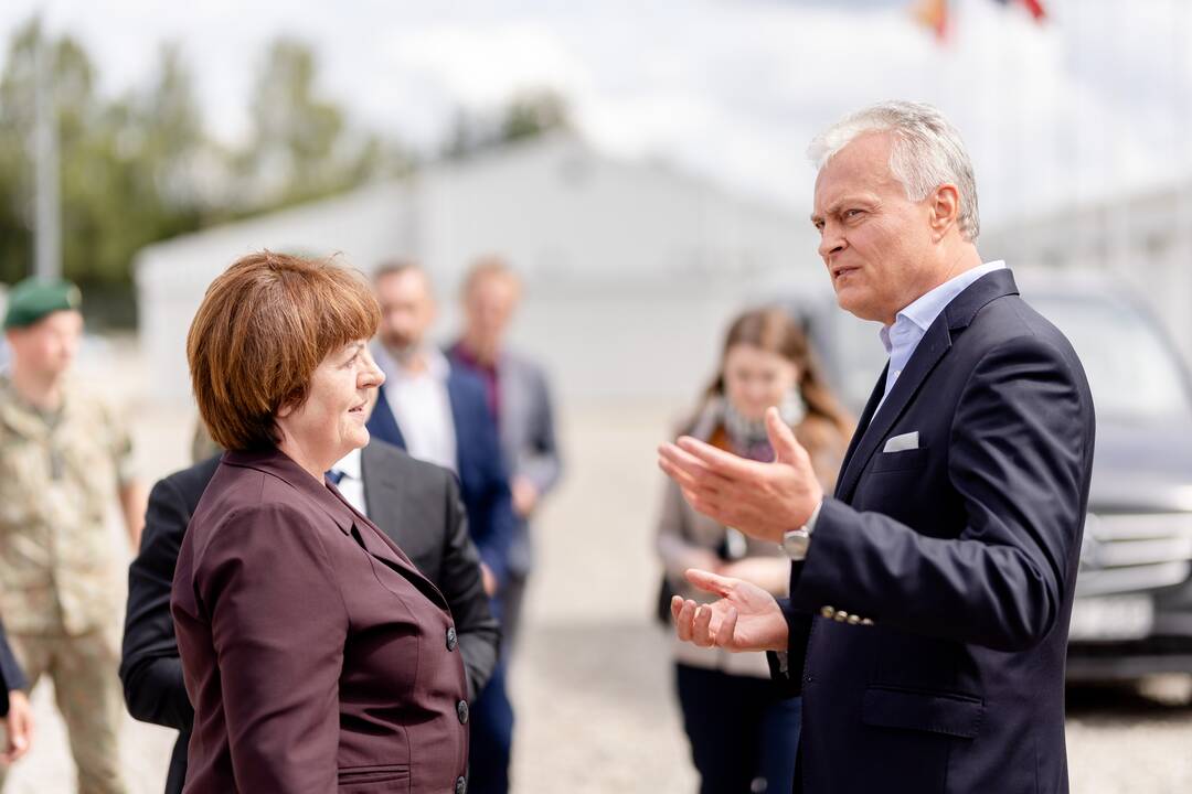 Prezidentas lankėsi karinio miestelio statybvietėje Pajūrio miestelyje