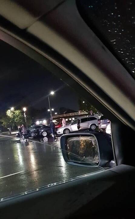 Prie Kauno pilies apgadinti du automobiliai