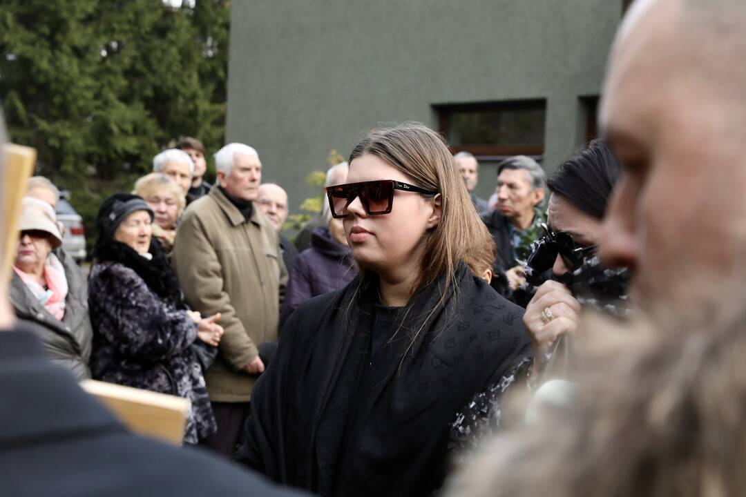 V. Cololo atgulė amžinojo poilsio
