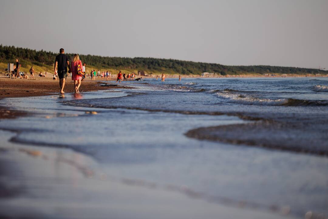 Pakilo vandens temperatūra jūroje ir ežeruose: ar maudytumėtės?