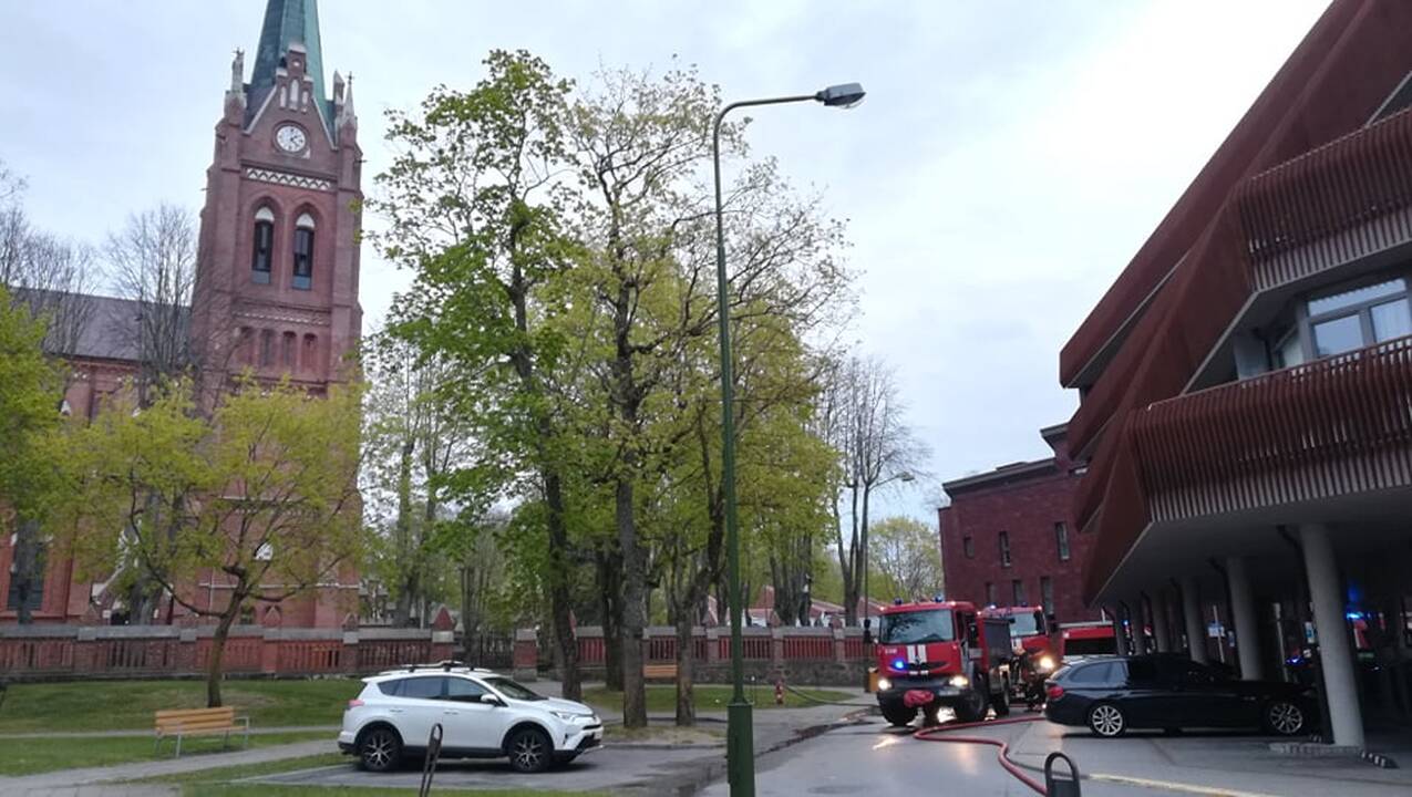 Palangos centre degė namas