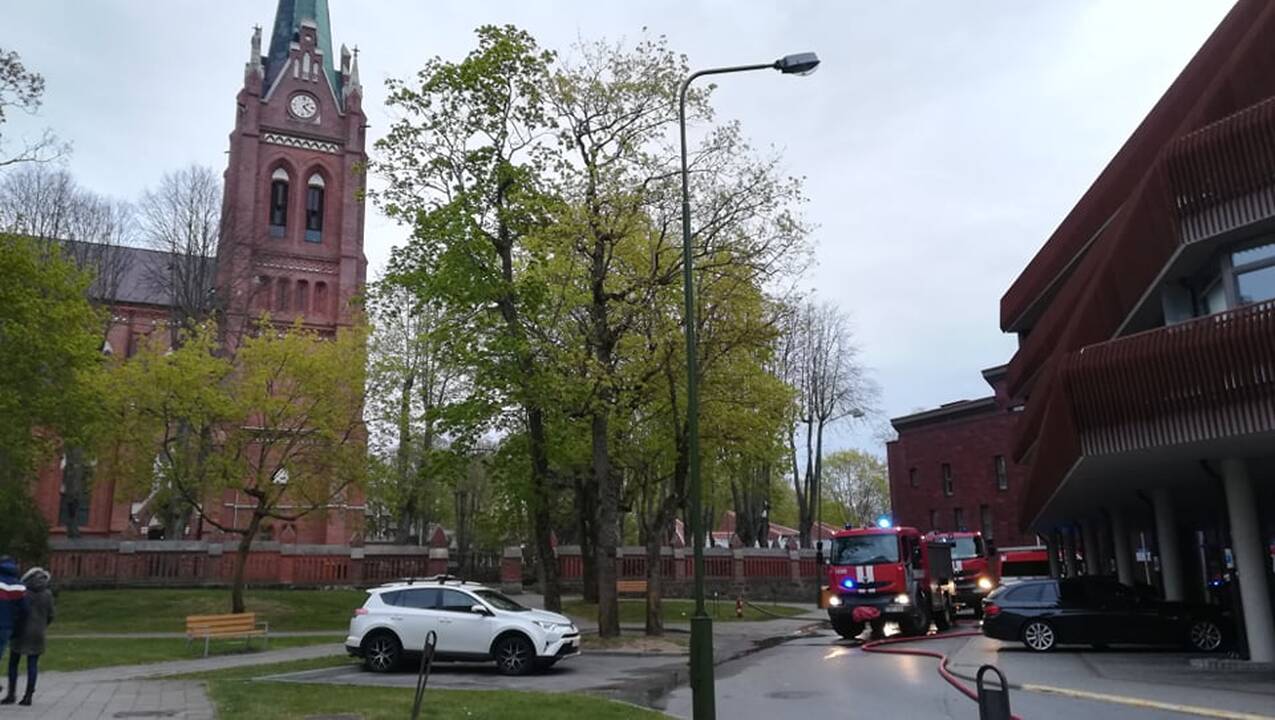 Palangos centre degė namas