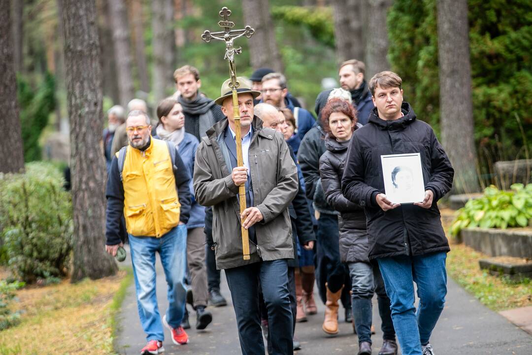 Fotomenininko R. Rakausko laidotuvės
