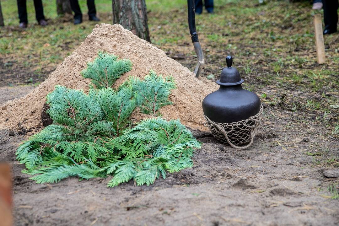 Fotomenininko R. Rakausko laidotuvės