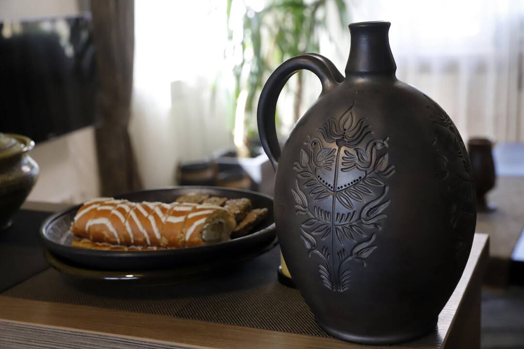 J. ir Č.Gudžiams juodoji keramika – istorija, tautos tradicijos ir galimybė atskleisti savo kūrybos savastį.
