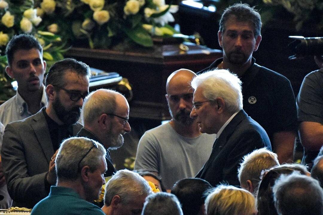 Genujoje sugriuvusio viaduko aukų laidotuvės