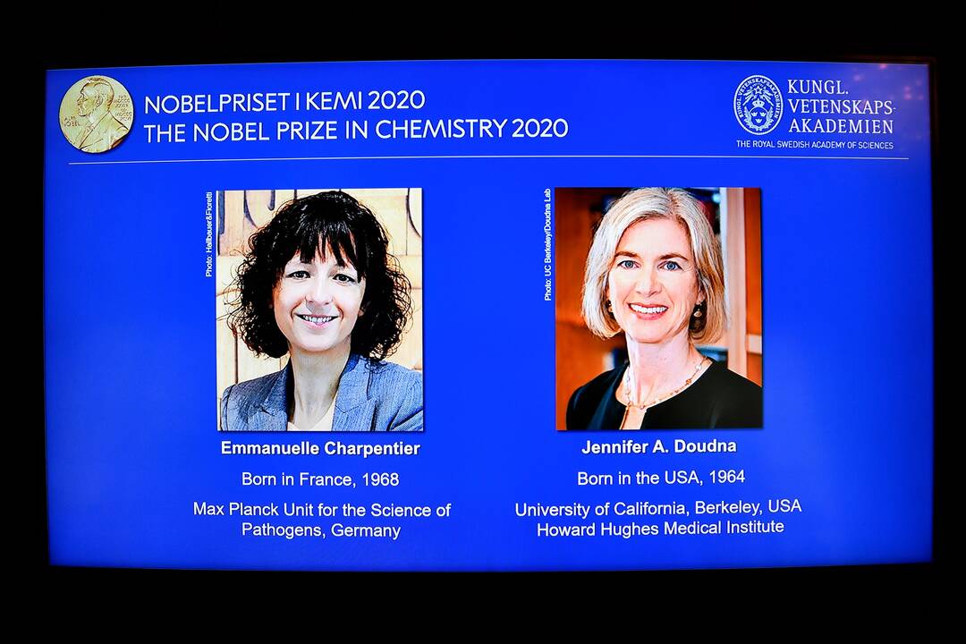 Emmanuelle Charpentier (kairėje) ir Jennifer A. Doudna