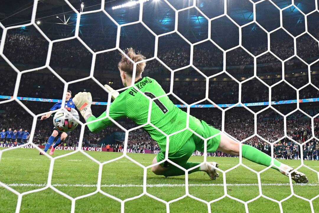 Europos futbolo sostą užėmė italai!