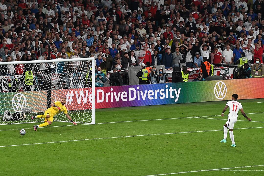 Europos futbolo sostą užėmė italai!